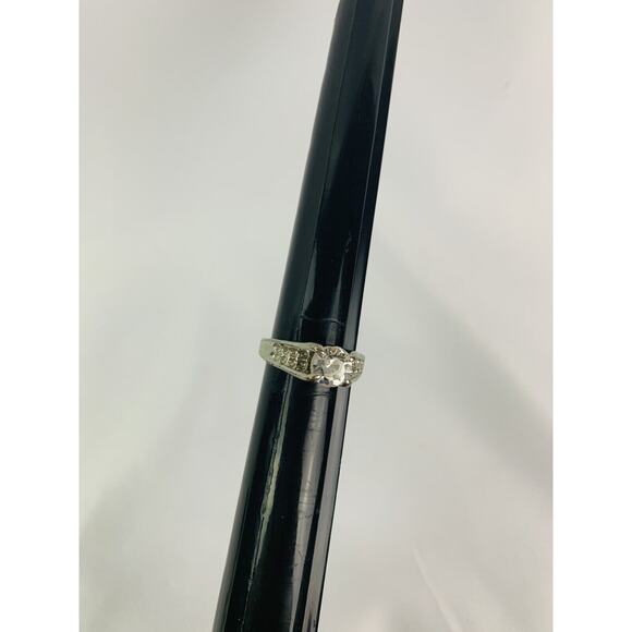 Size 7 Silvertone Ring Costume Jewelry Cubic Zirconia - Picture 7 of 9
